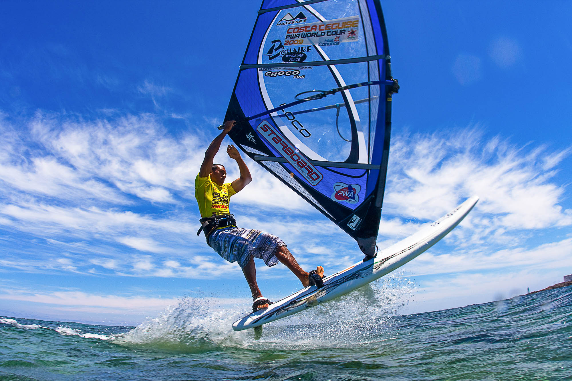 Windsurfing перевод. Райдер виндсерфинг. Детский виндсерфинг. Виндсерфинг дети. Реклама виндсерфинг.